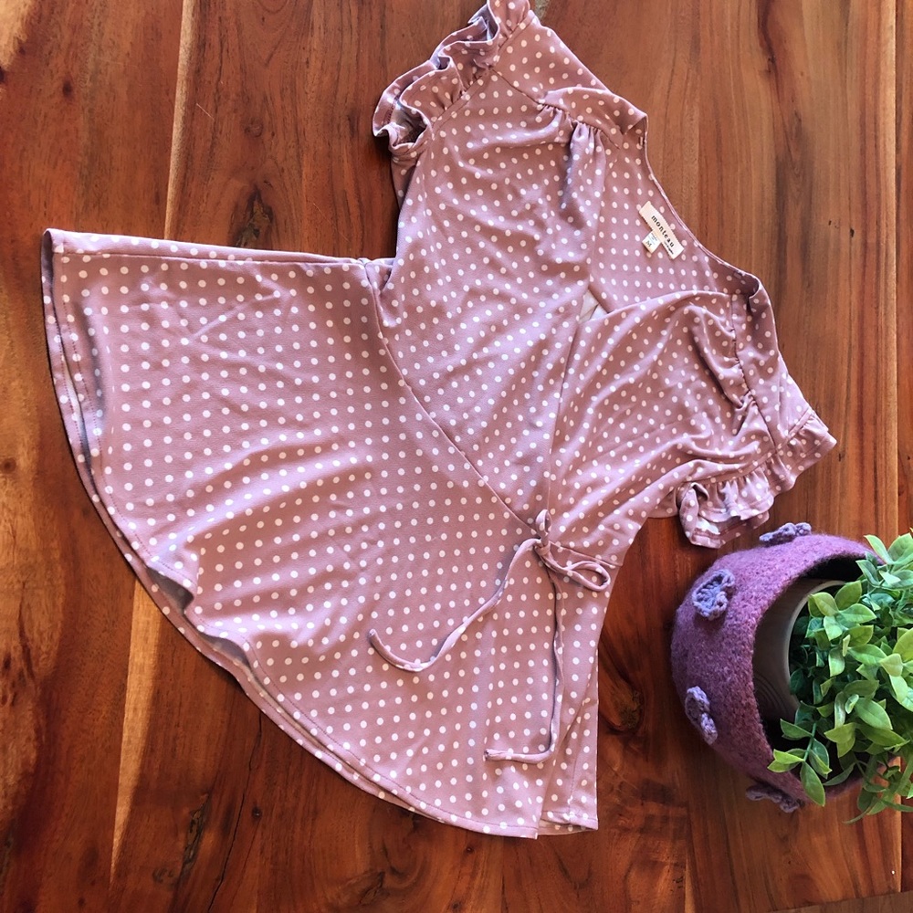 Monteau pink polka dot peplum top. Size Medium.